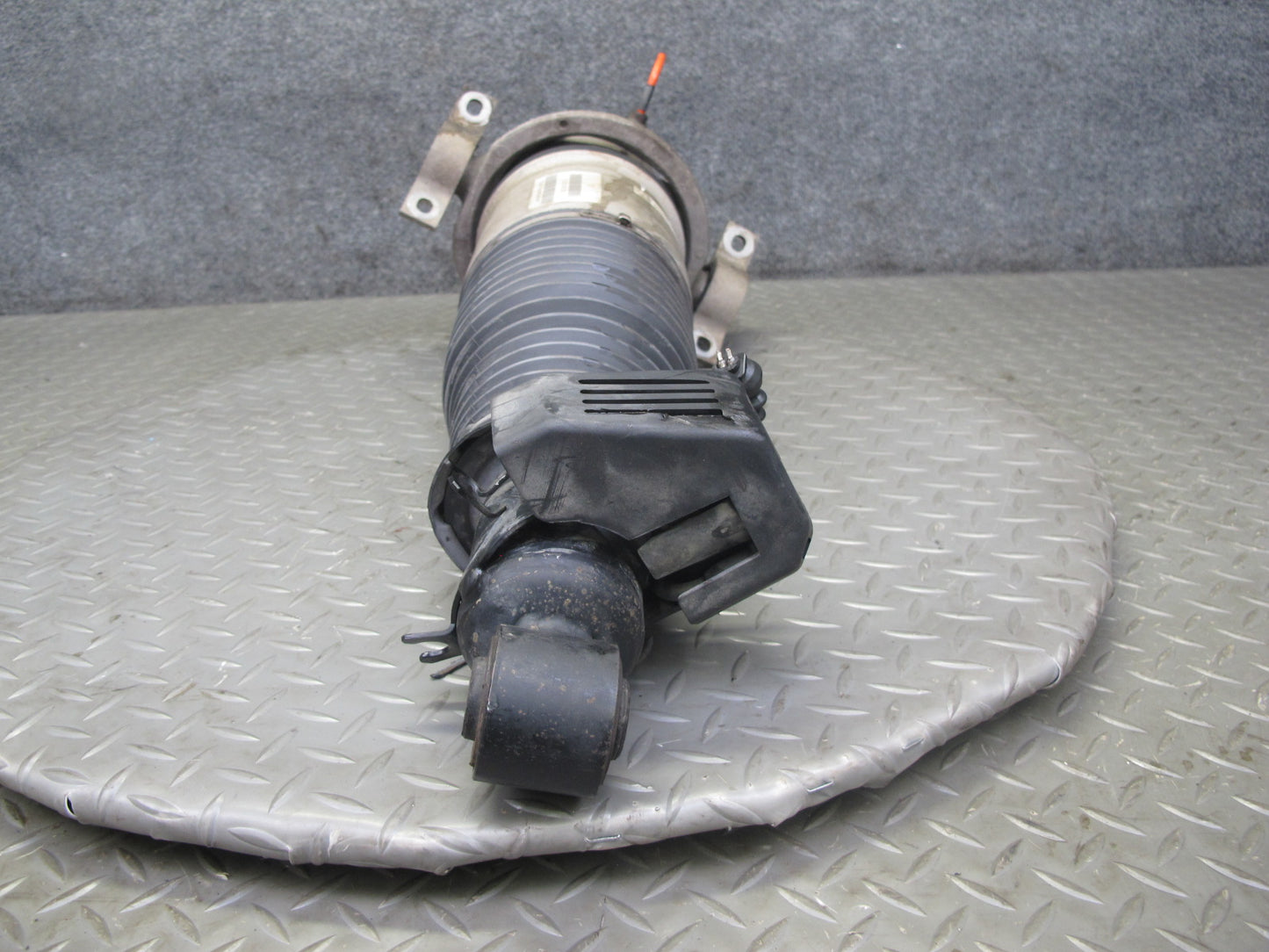 2003-2006 Porsche Cayenne 955 Turbo Rear Left Air Strut Shock Absorber