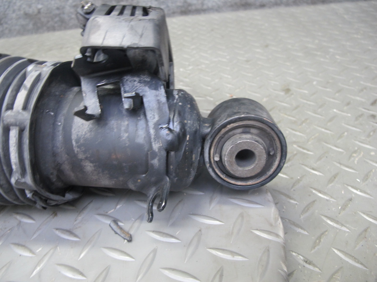 2003-2006 Porsche Cayenne 955 Turbo Rear Left Air Strut Shock Absorber
