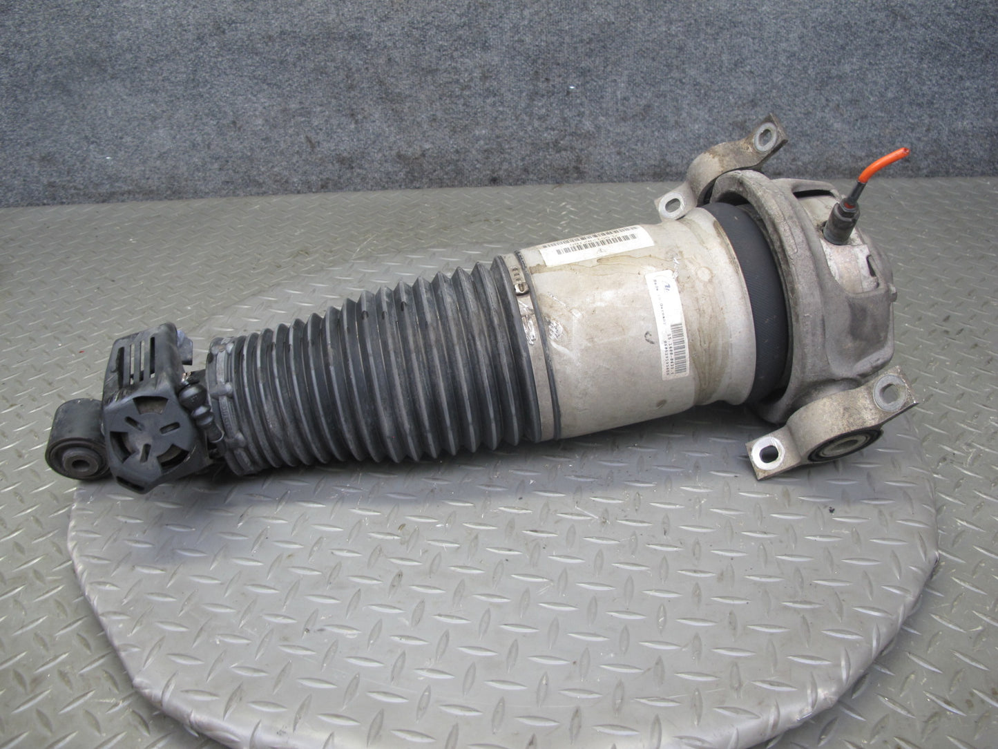 2003-2006 Porsche Cayenne 955 Turbo Rear Left Air Strut Shock Absorber