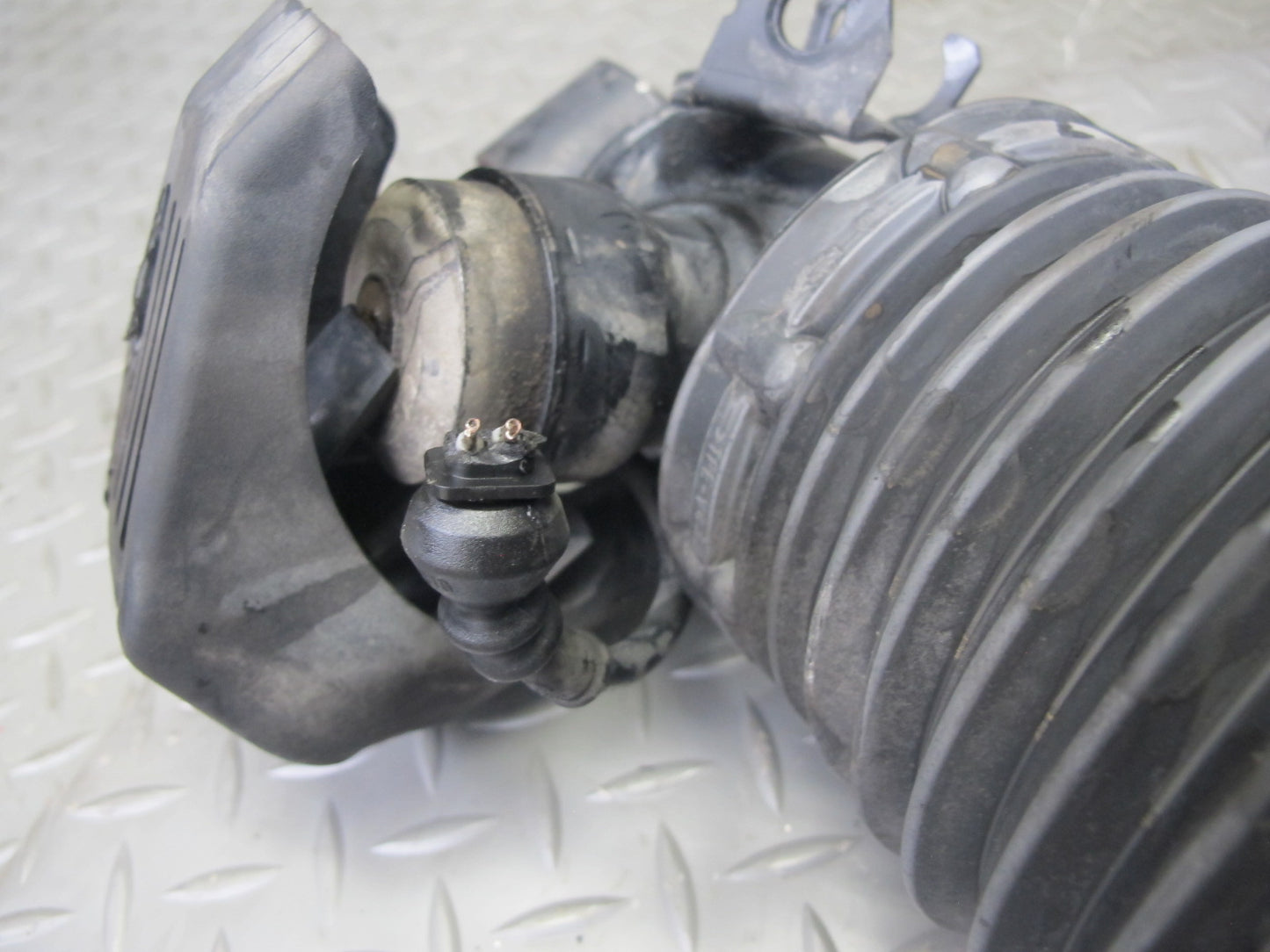 2003-2006 Porsche Cayenne 955 Turbo Rear Left Air Strut Shock Absorber