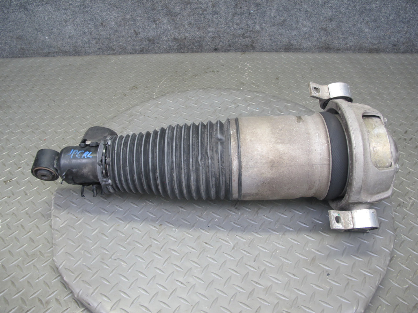 2003-2006 Porsche Cayenne 955 Turbo Rear Left Air Strut Shock Absorber