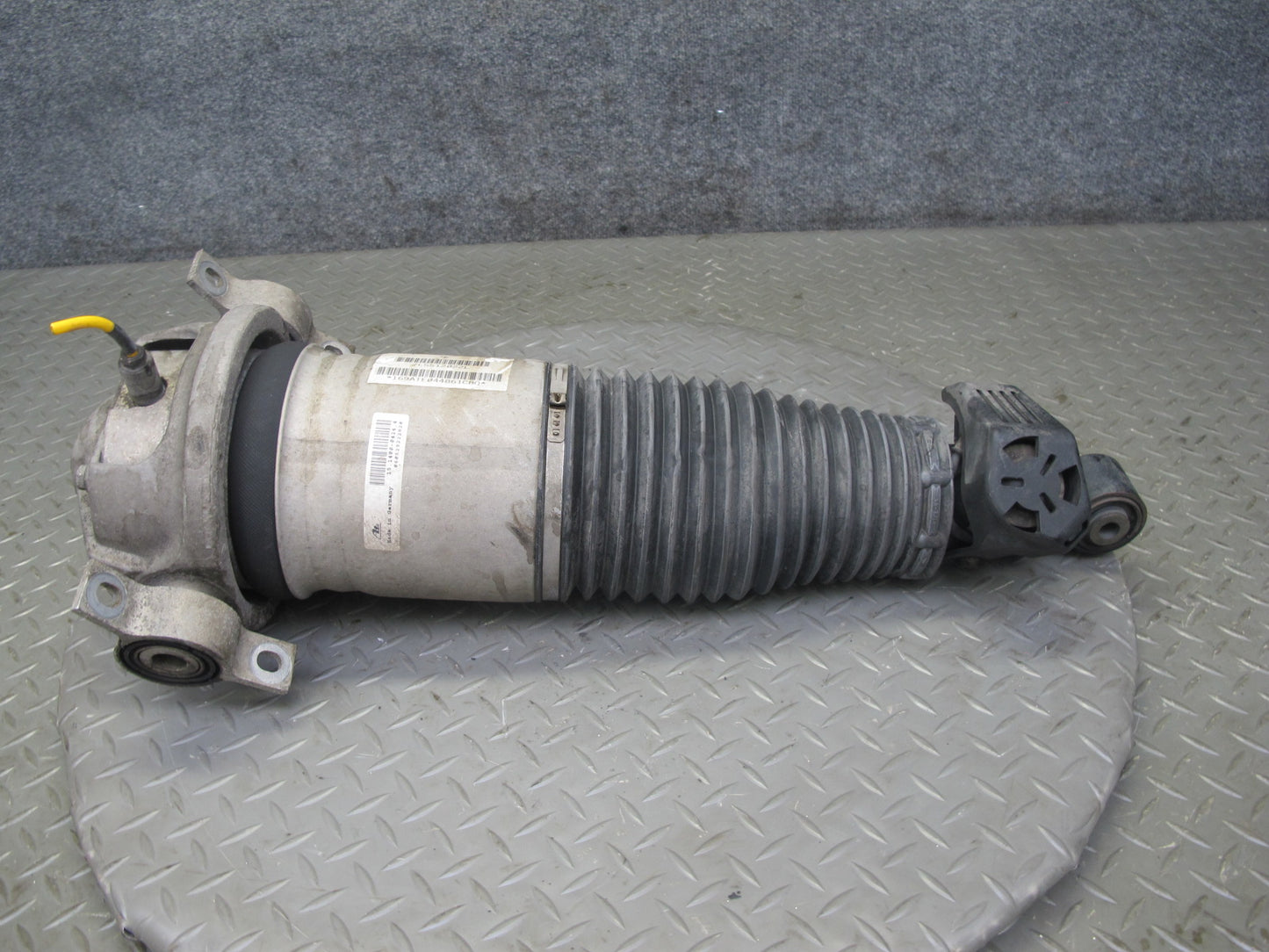 2003-2006 Porsche Cayenne 955 Turbo Rear Right Air Strut Shock Absorber