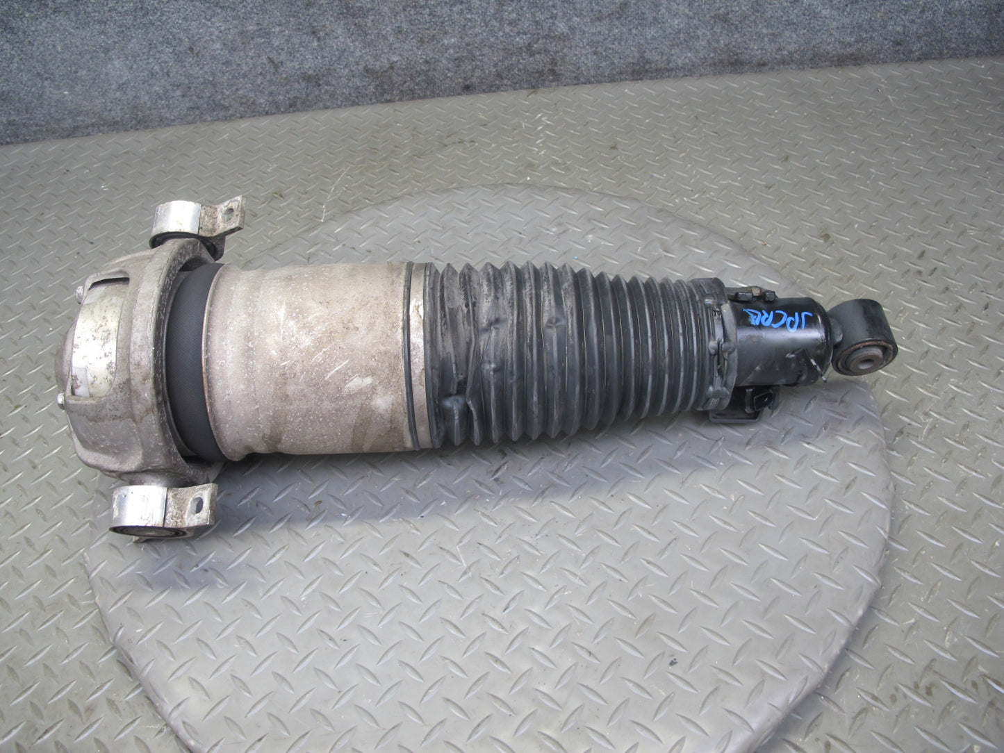 2003-2006 Porsche Cayenne 955 Turbo Rear Right Air Strut Shock Absorber