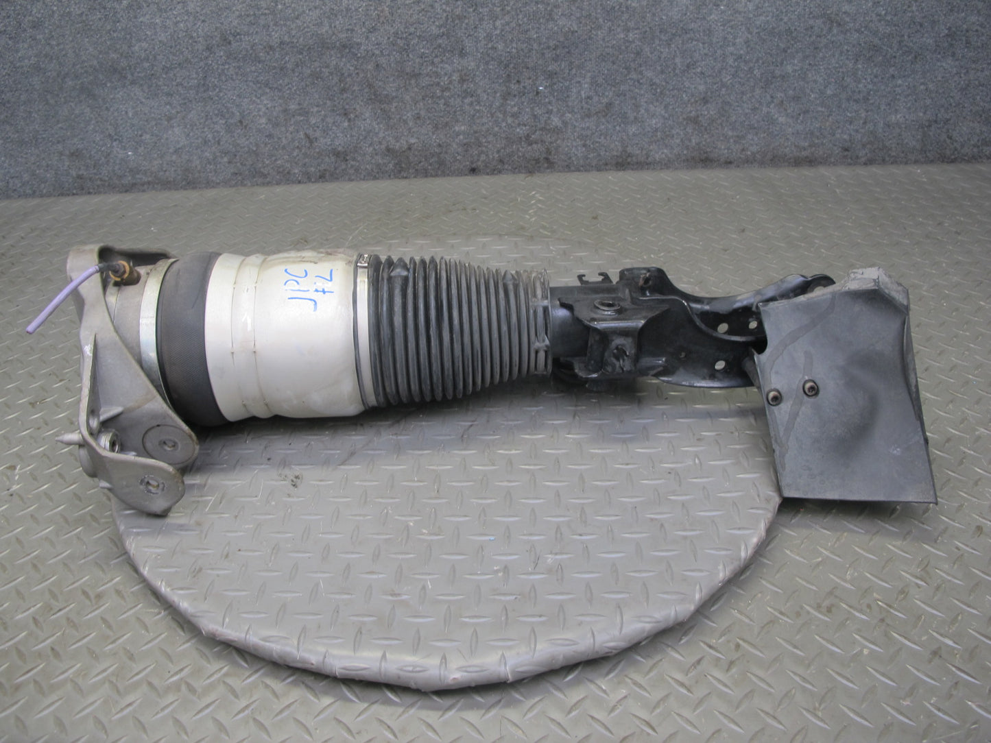 2005-2006 Porsche Cayenne 955 Turbo Front Left Air Strut Shock Absorber