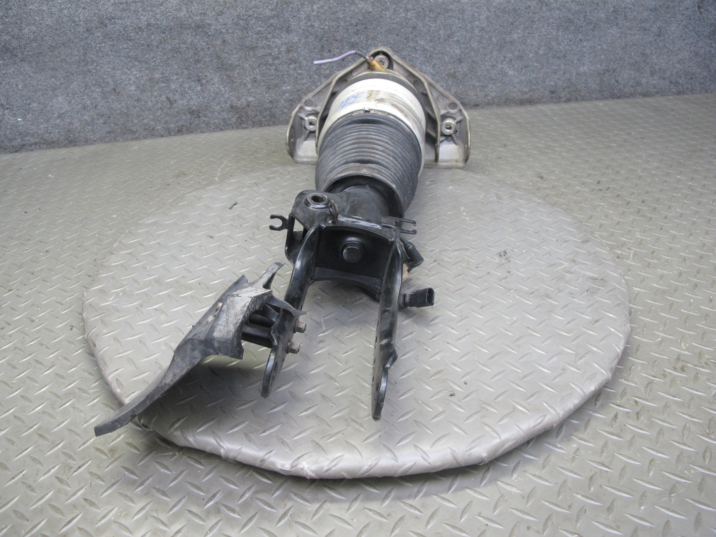 2005-2006 Porsche Cayenne 955 Turbo Front Left Air Strut Shock Absorber