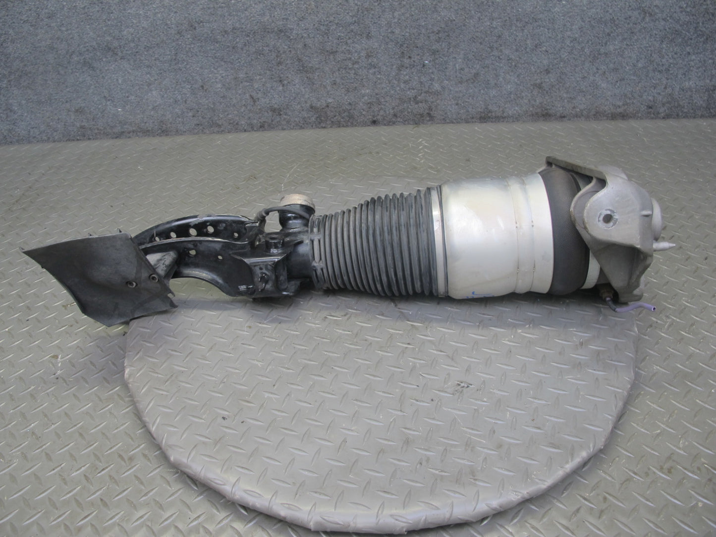 2005-2006 Porsche Cayenne 955 Turbo Front Left Air Strut Shock Absorber