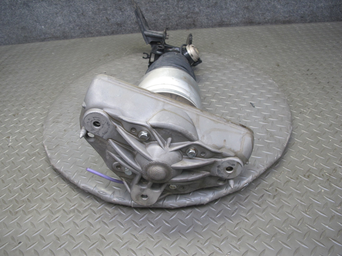 2005-2006 Porsche Cayenne 955 Turbo Front Left Air Strut Shock Absorber