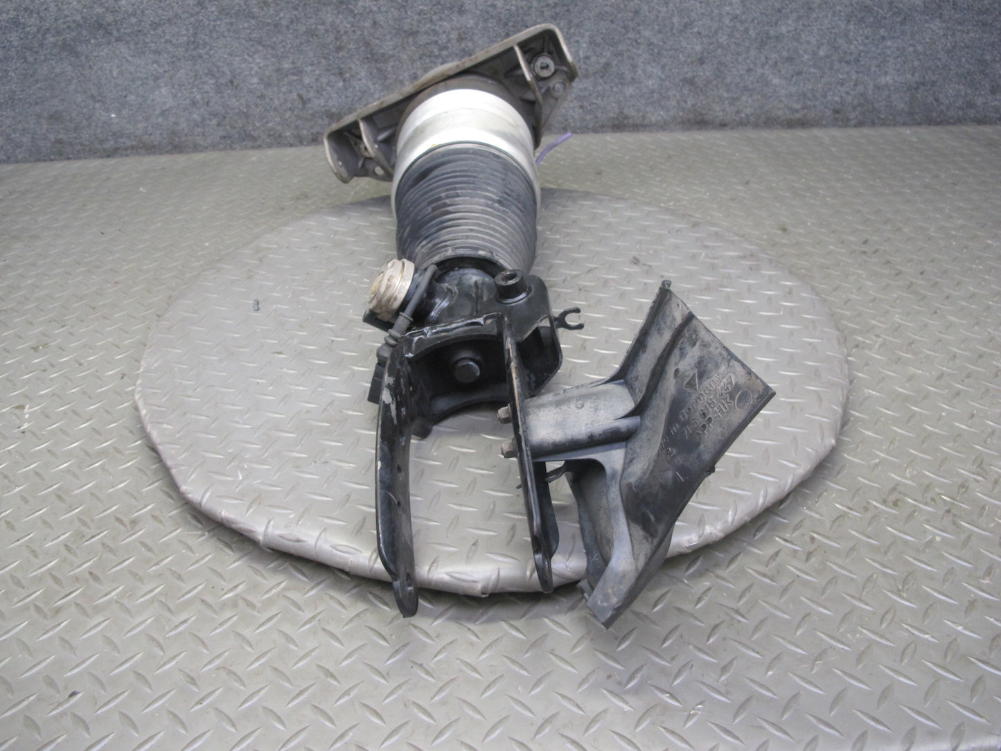 2005-2006 Porsche Cayenne 955 Turbo Front Left Air Strut Shock Absorber