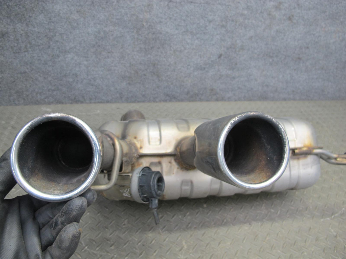 2008 VW Golf MK5 R32 VR6 3.2L Rear Exhaust Muffler w Tips OEM