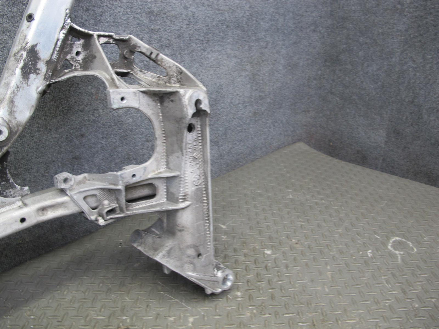 2006-2010 BMW E63 M6 Coupe Front Engine Subframe Crossmember Cradle Axle Support
