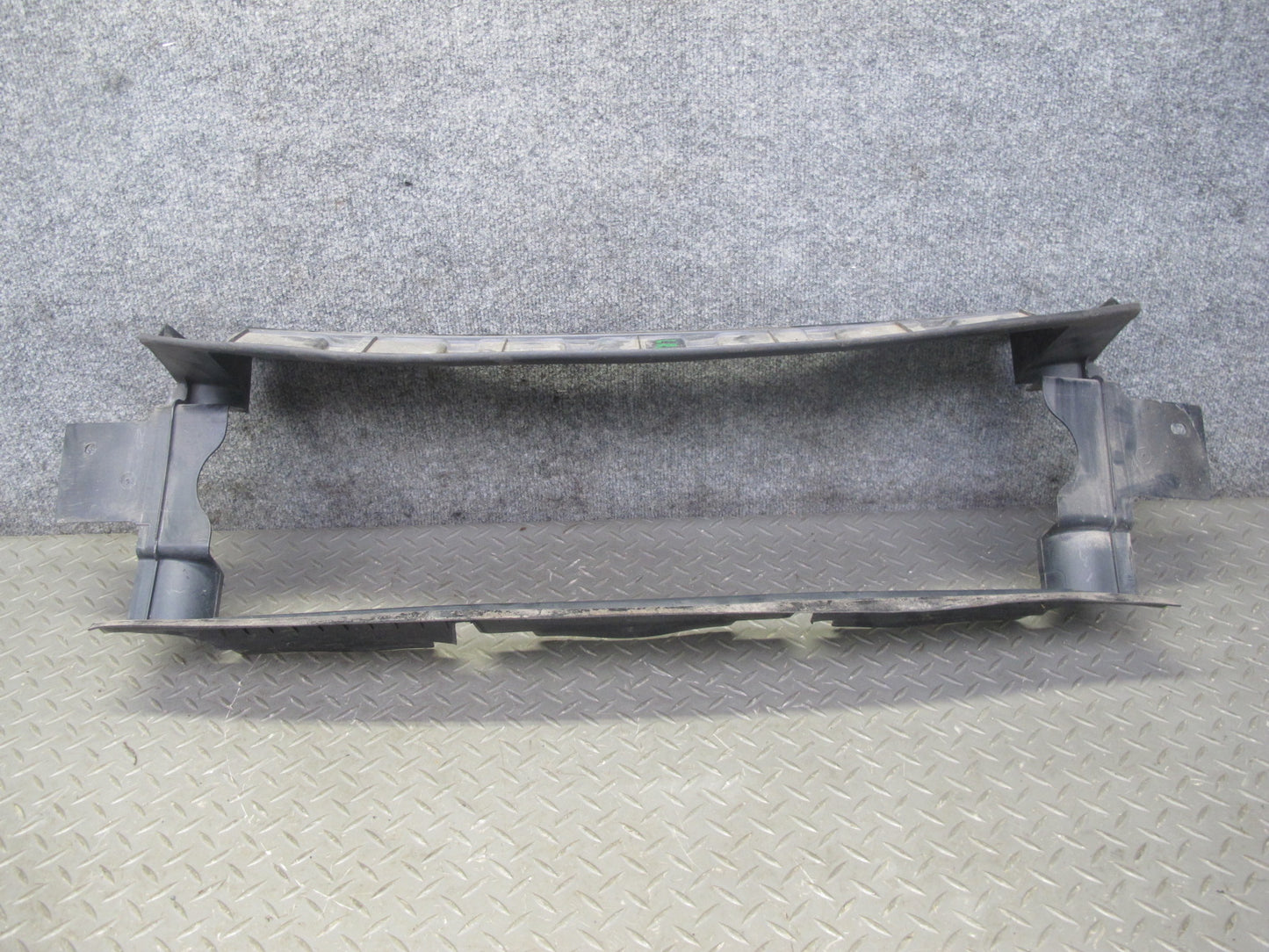 2013-2022 Land Range Rover L405 Front Radiator Air Deflector Guide Duct