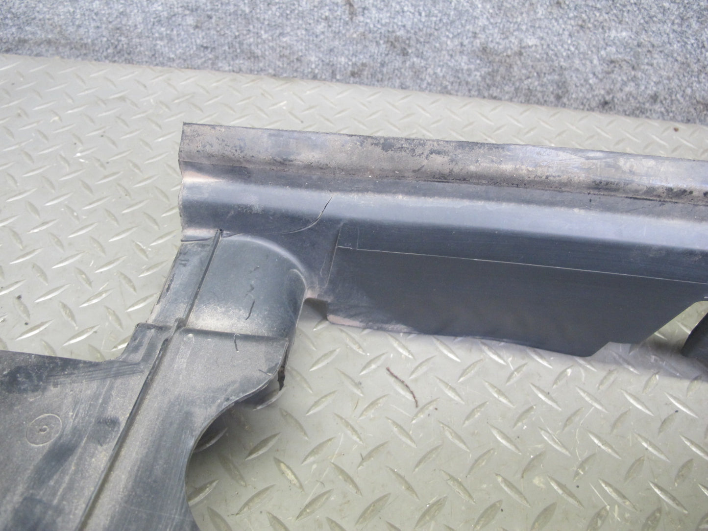 2013-2022 Land Range Rover L405 Front Radiator Air Deflector Guide Duct
