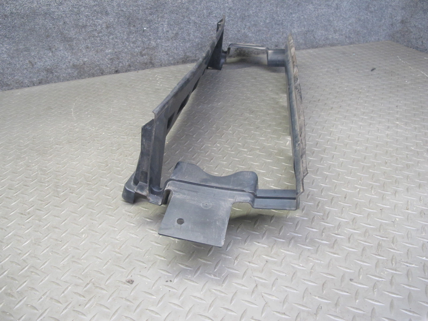 2013-2022 Land Range Rover L405 Front Radiator Air Deflector Guide Duct