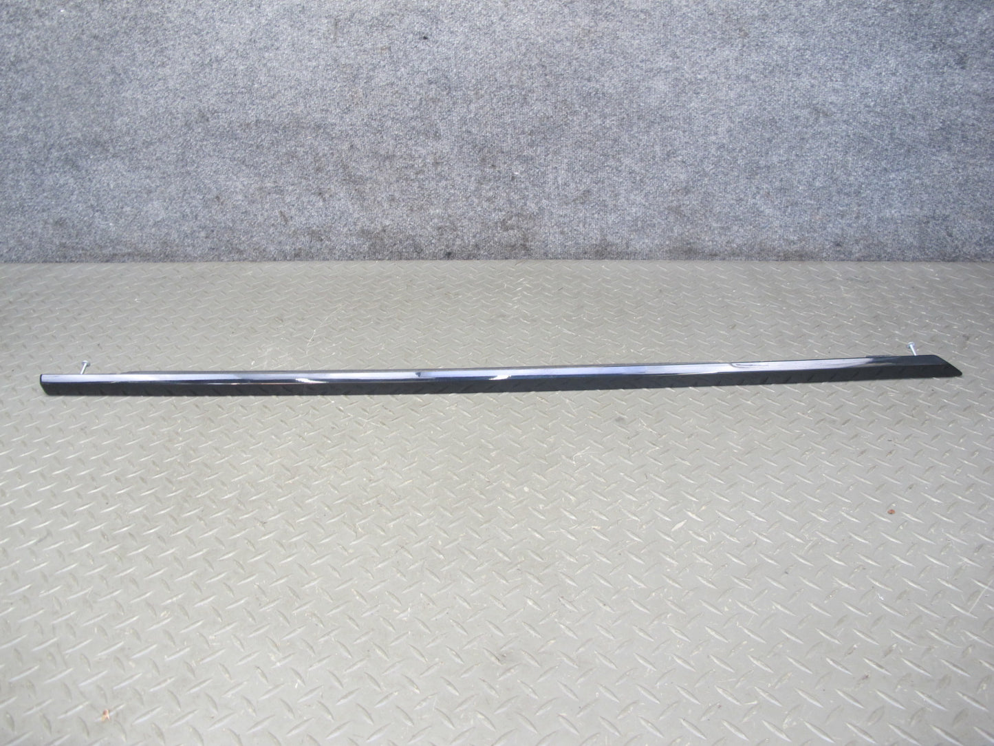 2013-2022 Land Range Rover L405 Front Right Door Upper Window Trim Molding
