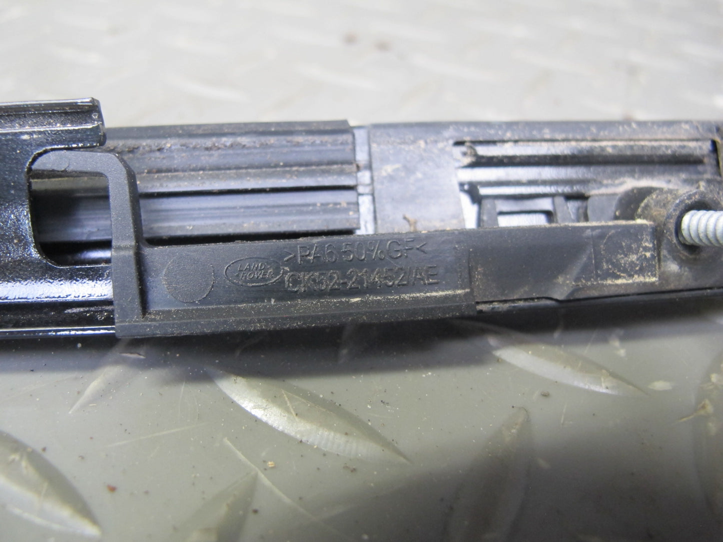 2013-2022 Land Range Rover L405 Front Right Door Upper Window Trim Molding