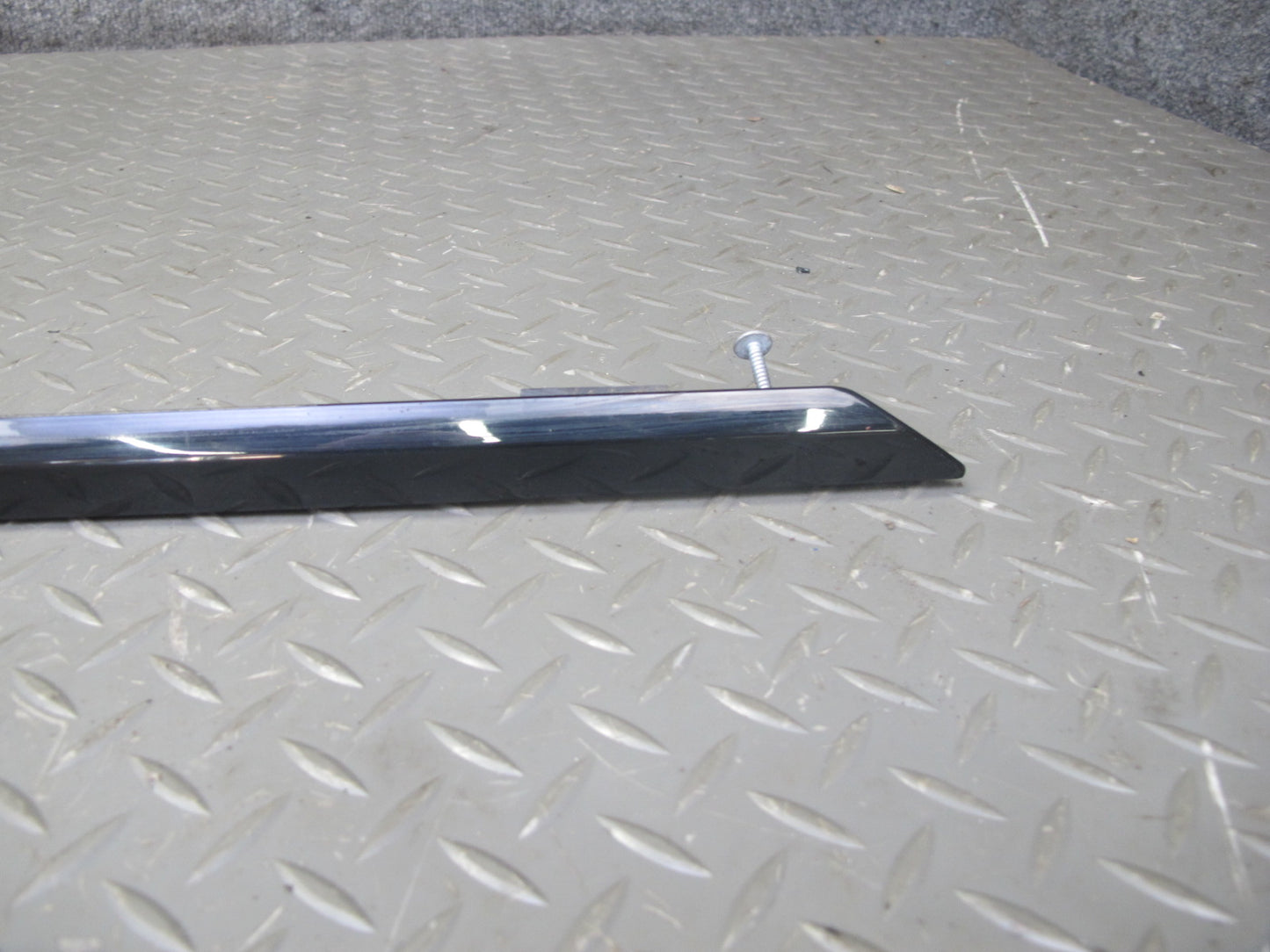 2013-2022 Land Range Rover L405 Front Right Door Upper Window Trim Molding