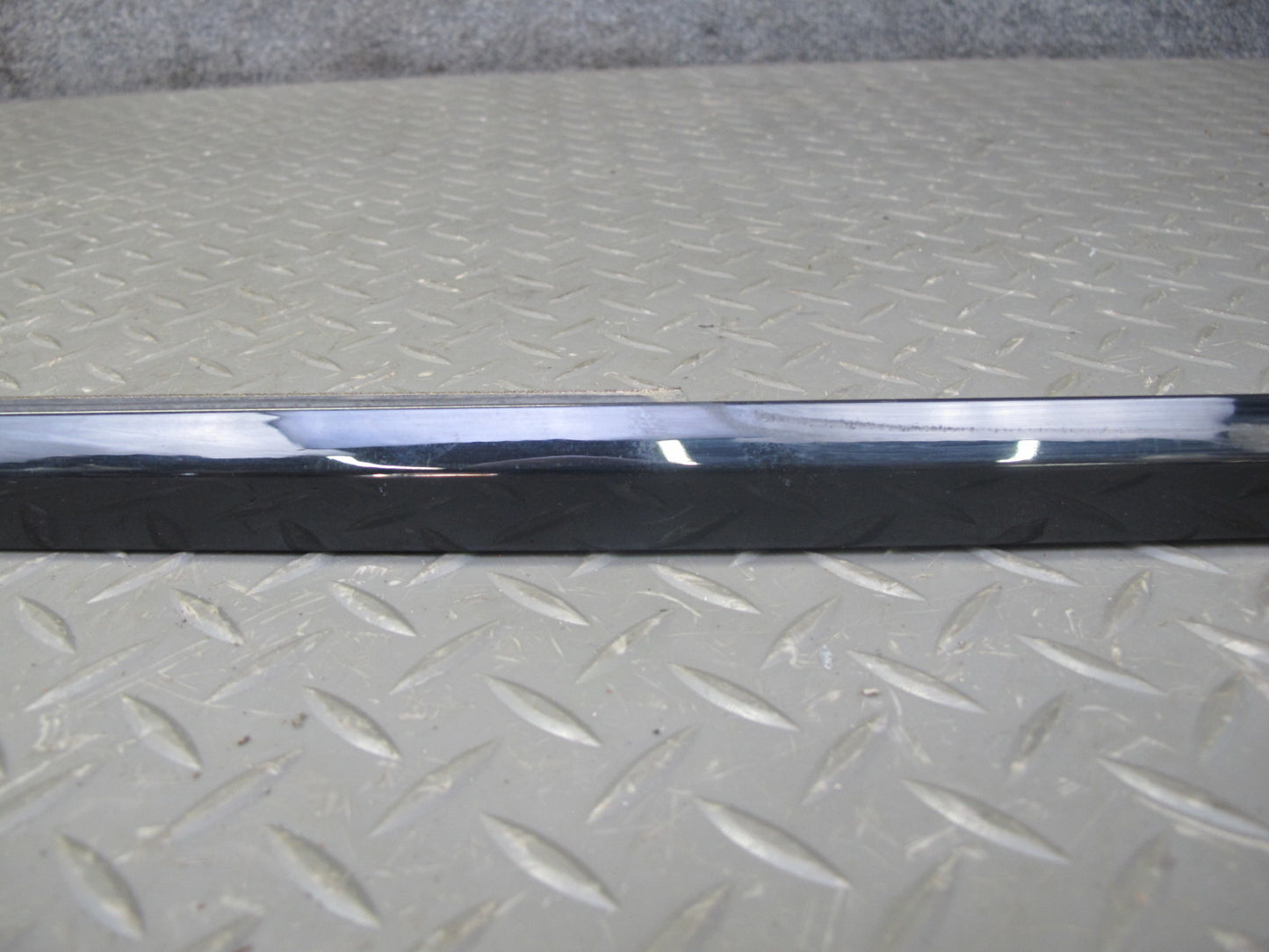 2013-2022 Land Range Rover L405 Front Right Door Upper Window Trim Molding
