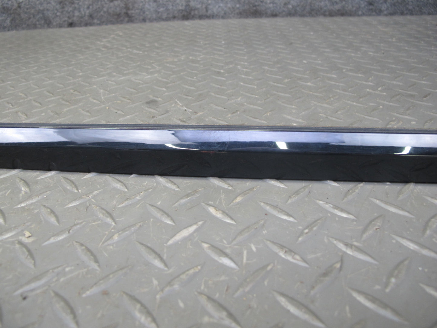 2013-2022 Land Range Rover L405 Front Right Door Upper Window Trim Molding