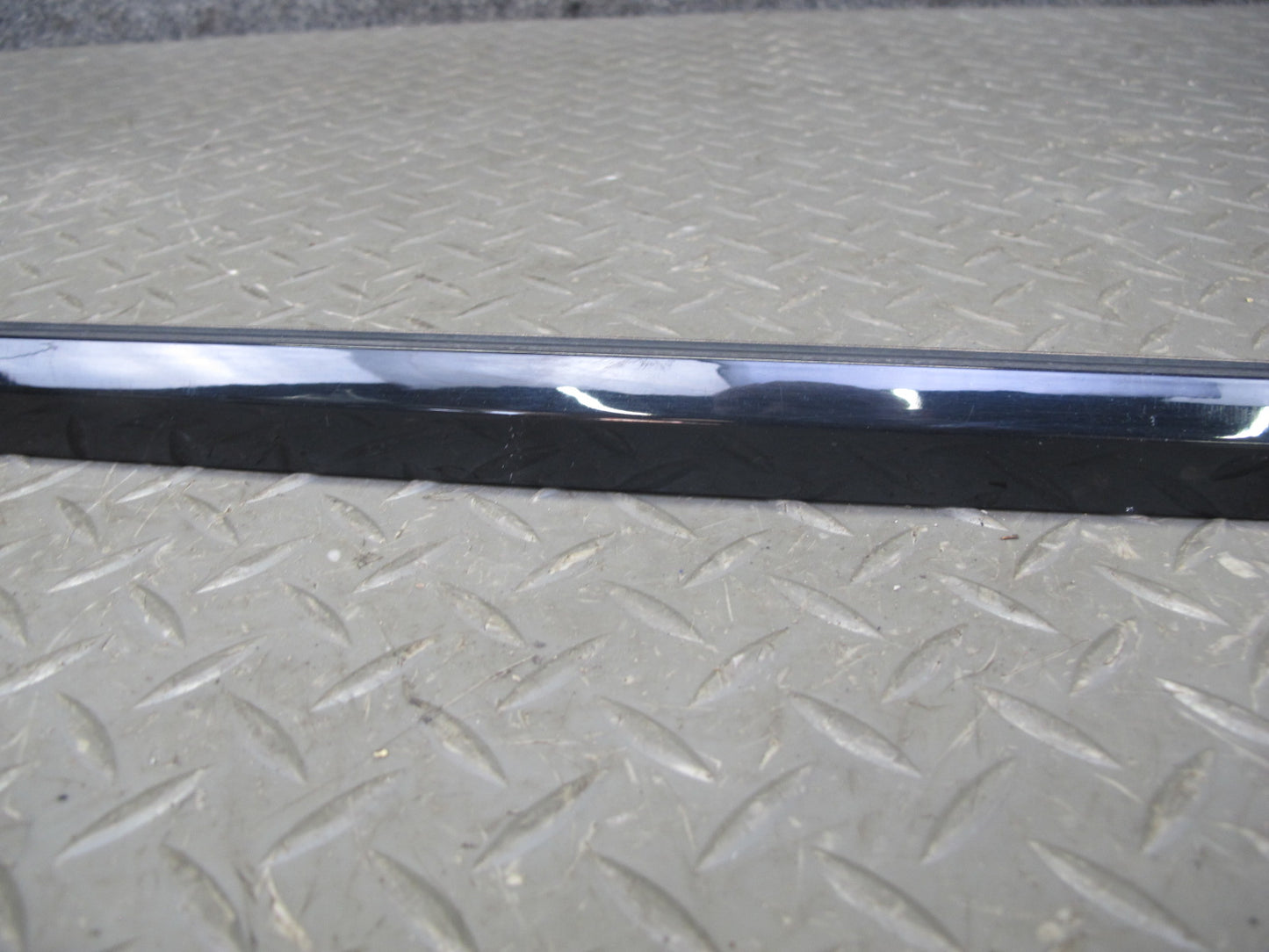 2013-2022 Land Range Rover L405 Front Right Door Upper Window Trim Molding