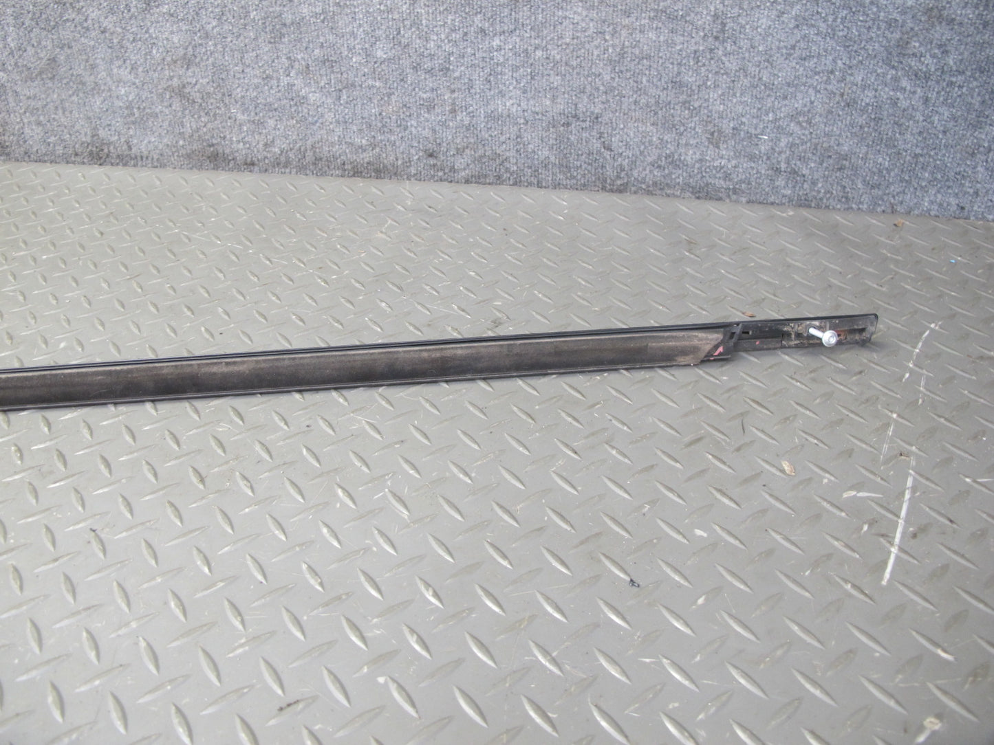 2013-2022 Land Range Rover L405 Front Right Door Upper Window Trim Molding