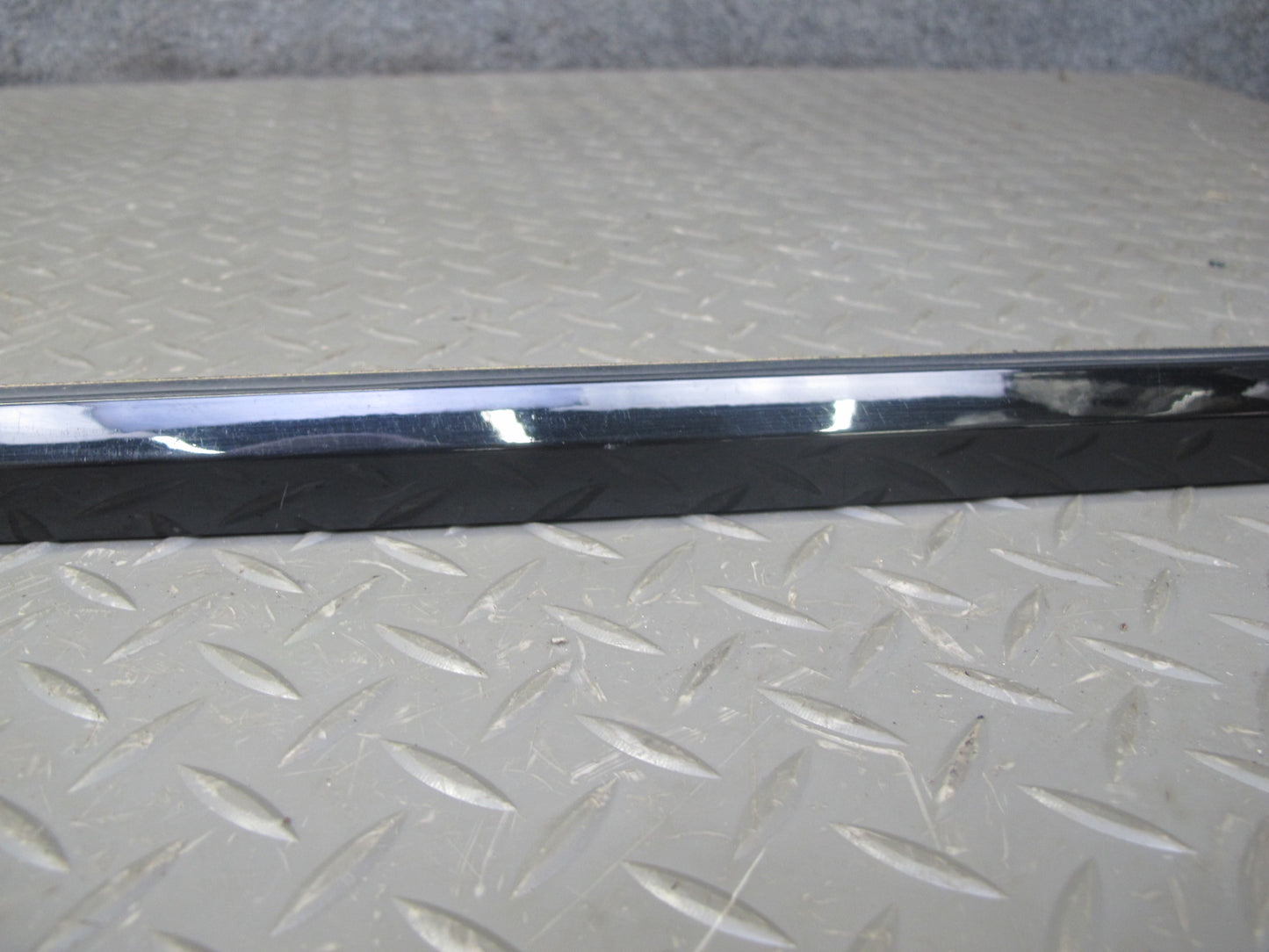 2013-2022 Land Range Rover L405 Front Left Door Upper Window Trim Molding