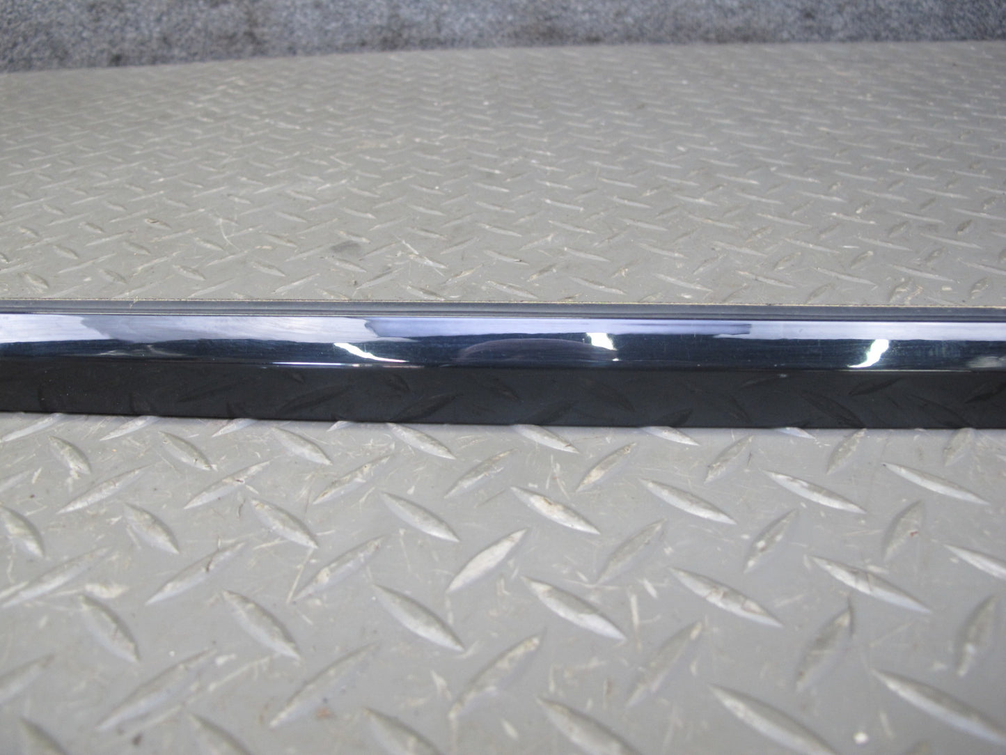 2013-2022 Land Range Rover L405 Front Left Door Upper Window Trim Molding