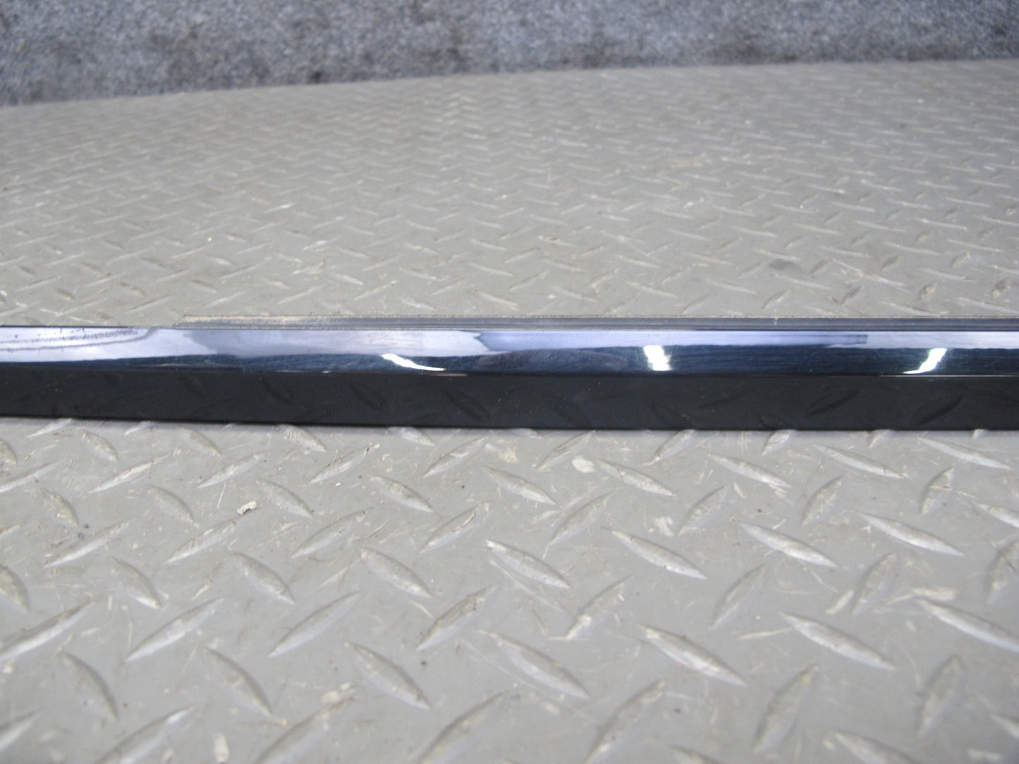 2013-2022 Land Range Rover L405 Front Left Door Upper Window Trim Molding