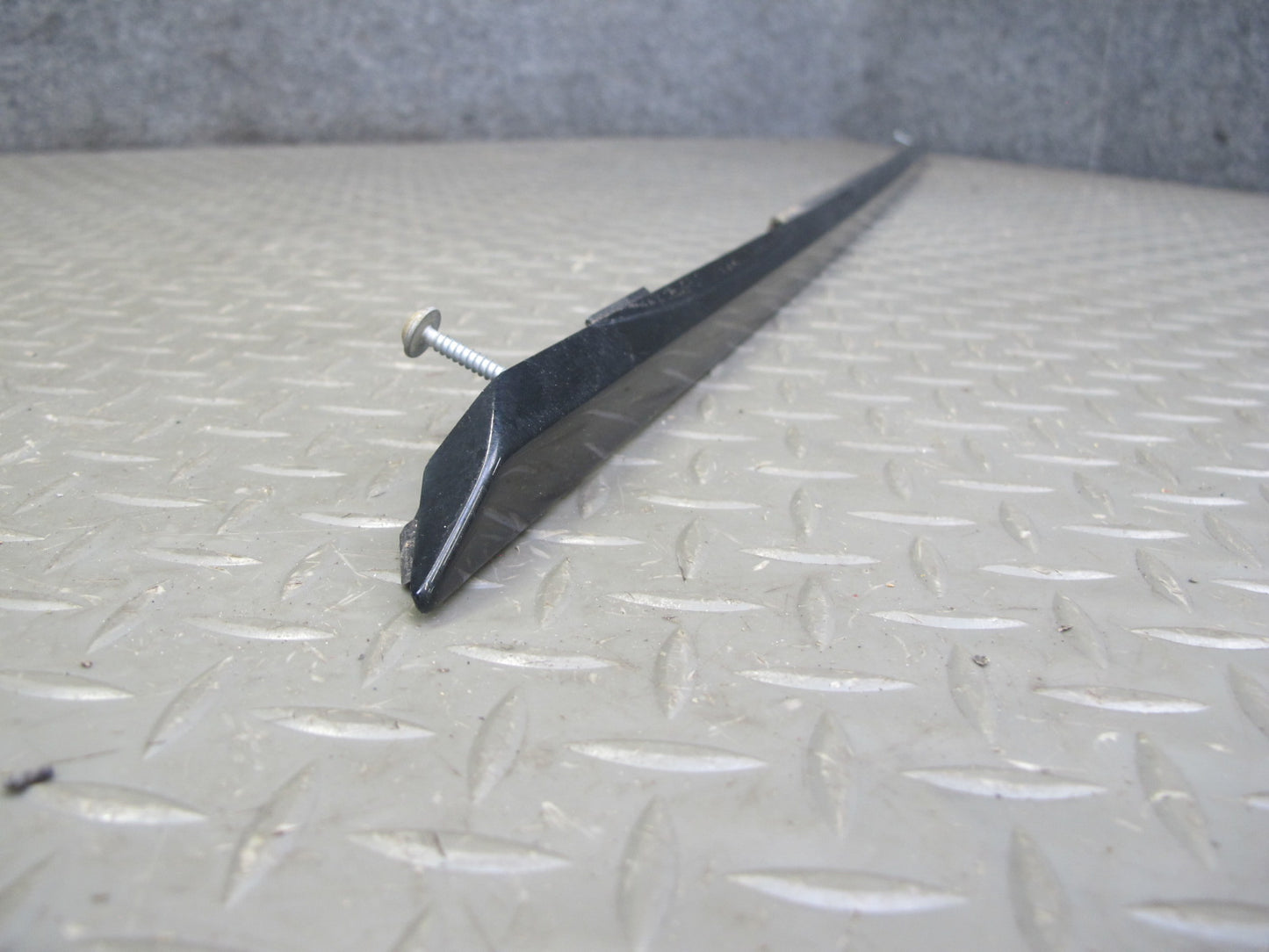 2013-2022 Land Range Rover L405 Front Left Door Upper Window Trim Molding