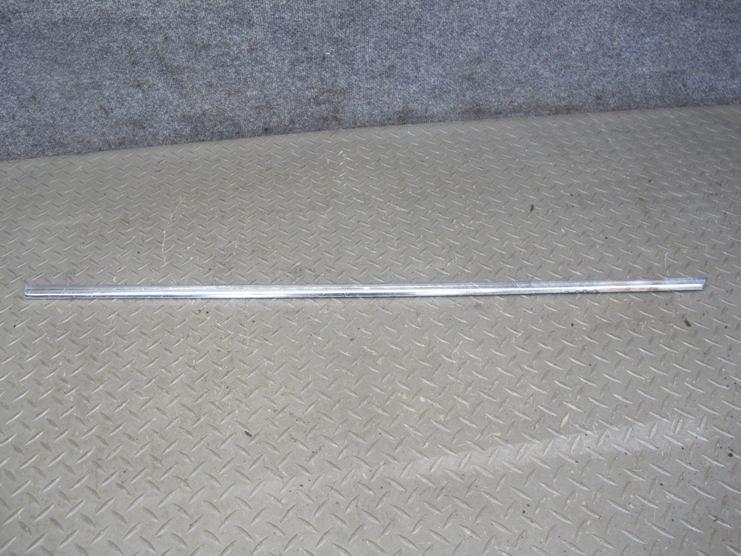 75-85 Mercedes W123 Front Left Door Chrome Trim Cover Molding Set OEM
