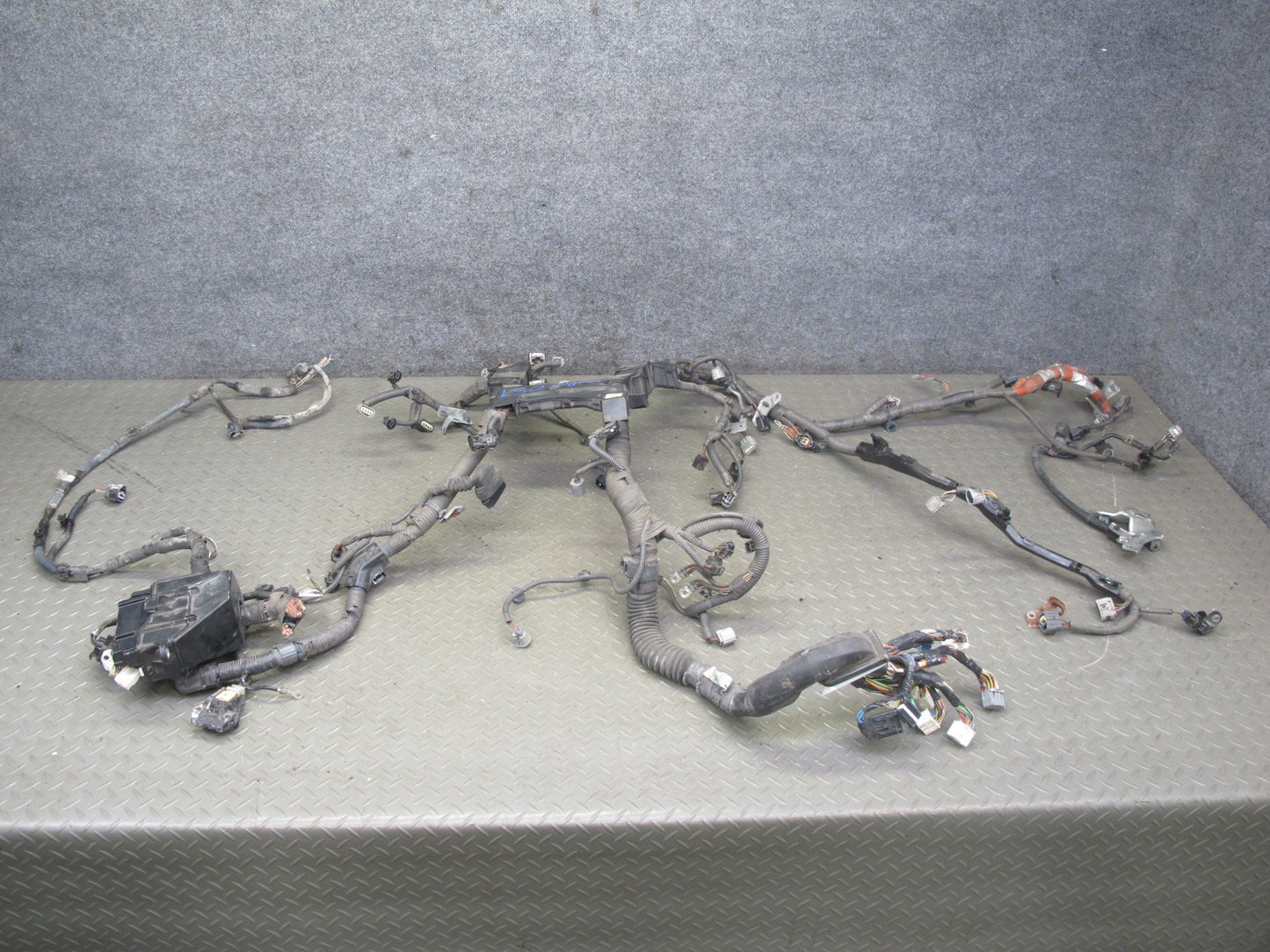 08-09 Lexus UVF46 LS600hL 2UR-FSE Engine Wire Wiring Harness Fuse Box Set OEM