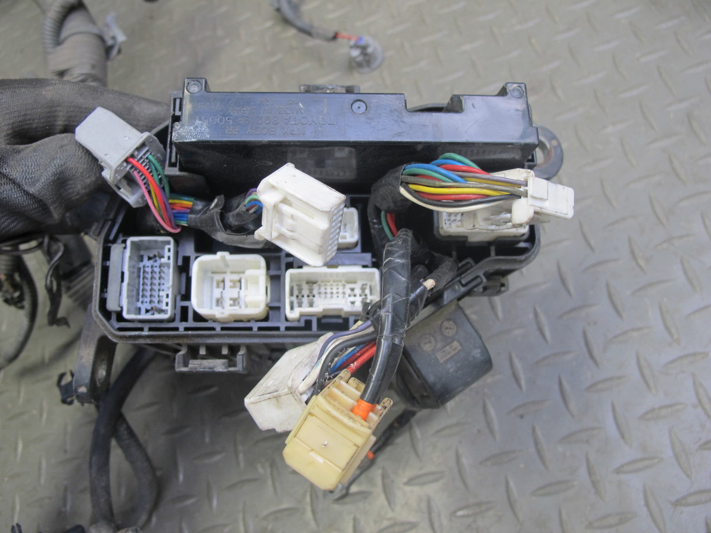 08-09 Lexus UVF46 LS600hL 2UR-FSE Engine Wire Wiring Harness Fuse Box Set OEM