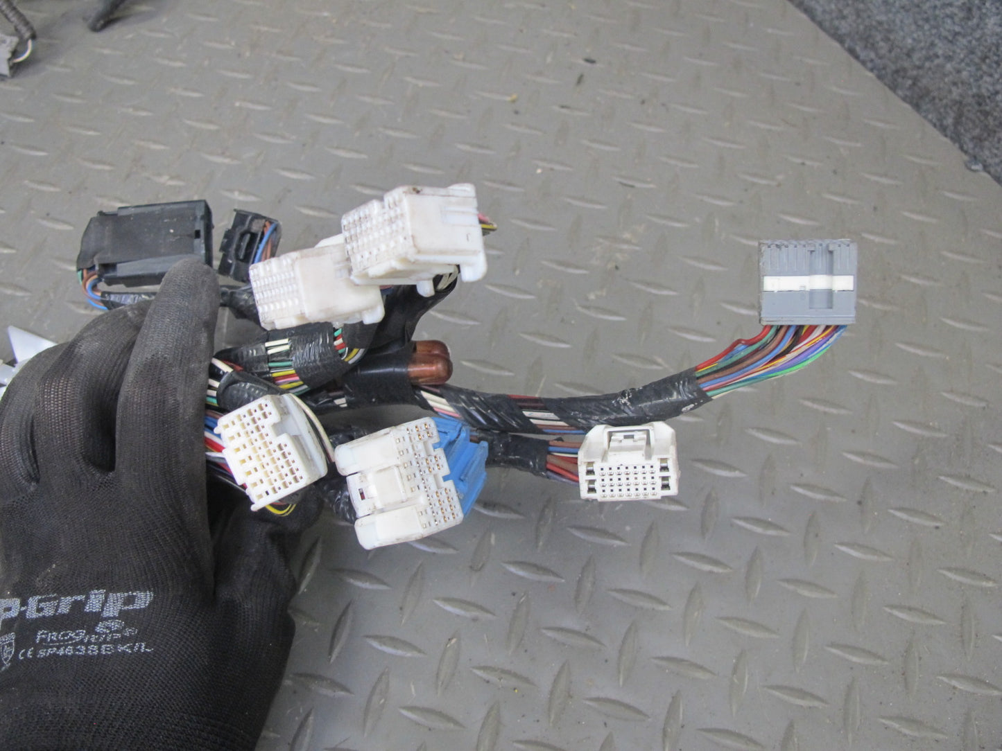 08-09 Lexus UVF46 LS600hL 2UR-FSE Engine Wire Wiring Harness Fuse Box Set OEM