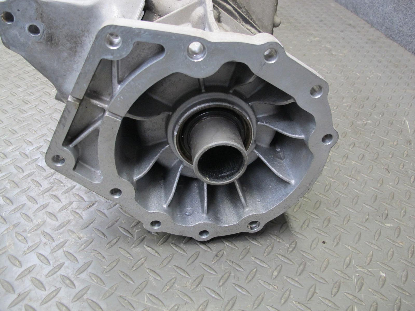 2003-2010 Porsche Cayenne 955 Turbo Transfer Case w Motor 0AD341041