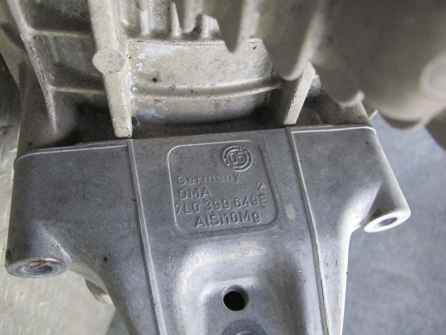 2003-2010 Porsche Cayenne 955 Turbo Transfer Case w Motor 0AD341041