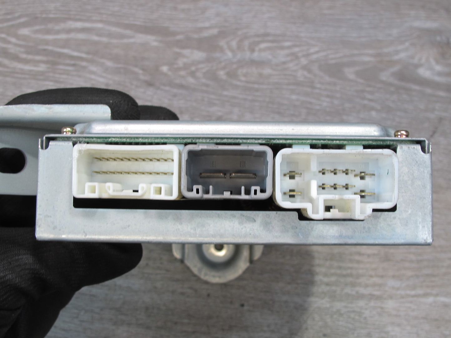 2003-2006 Lexus UZJ100L LX470 Power Steering Control Module W/ Bracket 89181-600