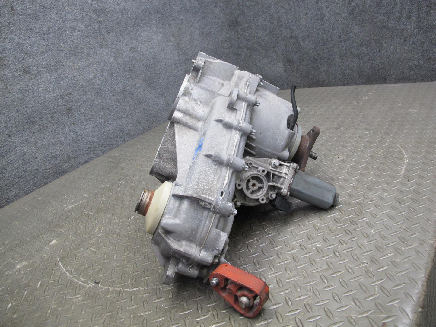 2010-2014 BMW E70 E71 X5 X6 X6M 4.4L ATC700 Transfer Case Box w Motor 7599887