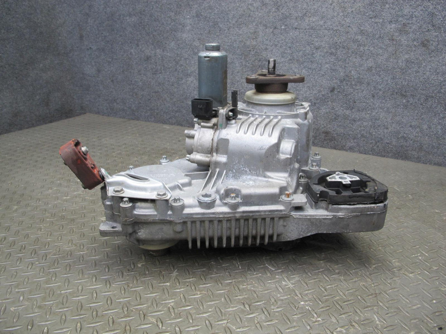 2010-2014 BMW E70 E71 X5 X6 X6M 4.4L ATC700 Transfer Case Box w Motor 7599887