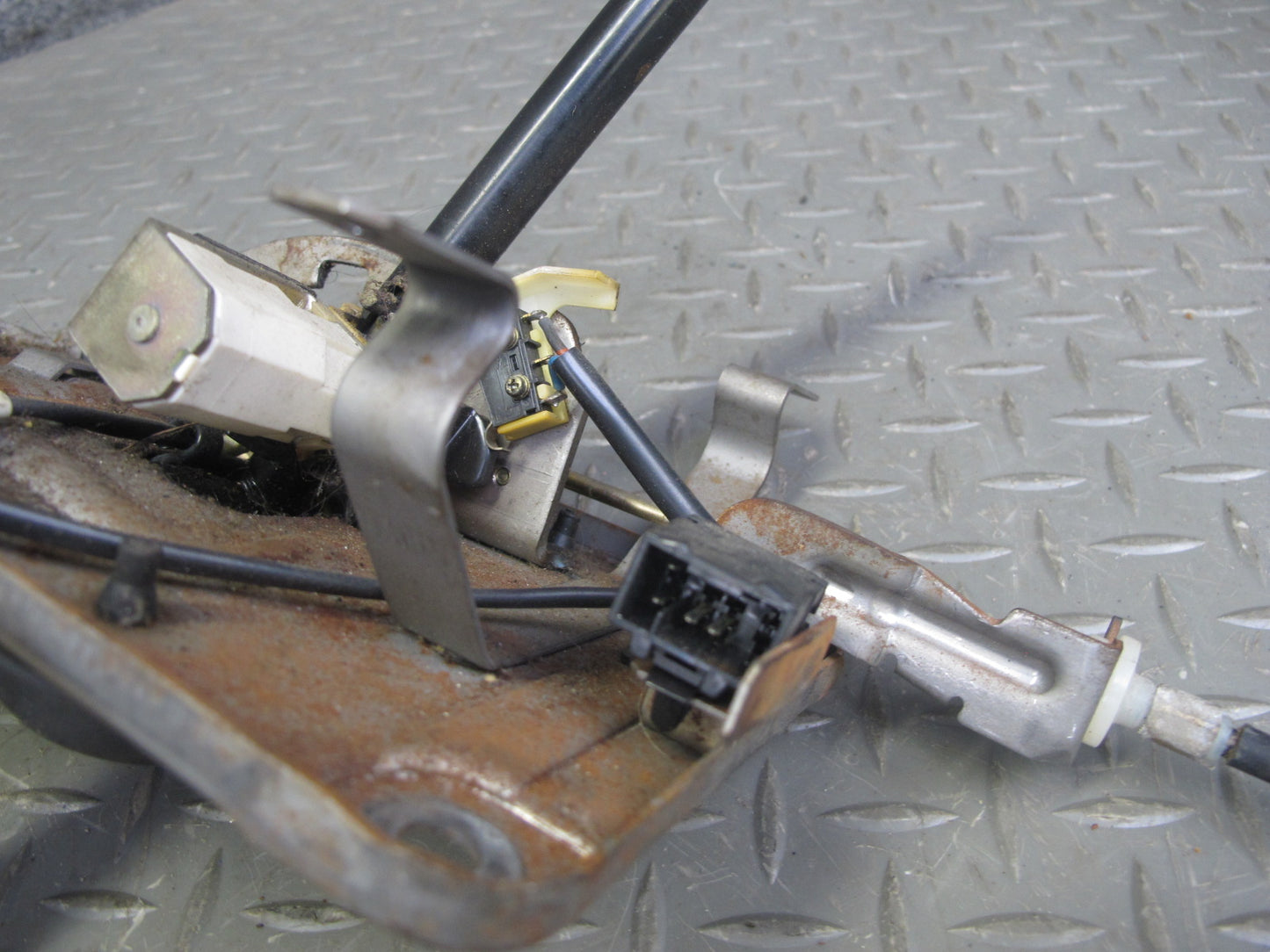 92-93 Nissan 300ZX Z32 NON Turbo A/T Automatic Transmission Shifter w Cable OEM