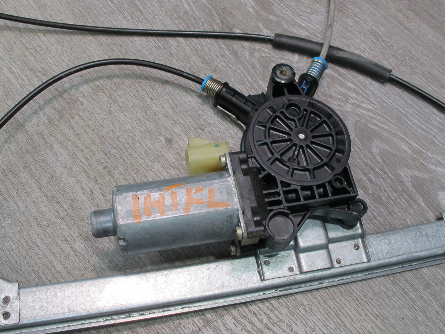 2003-2009 Hummer H2 Front Left Driver Side Window Regulator W/ Power Motor