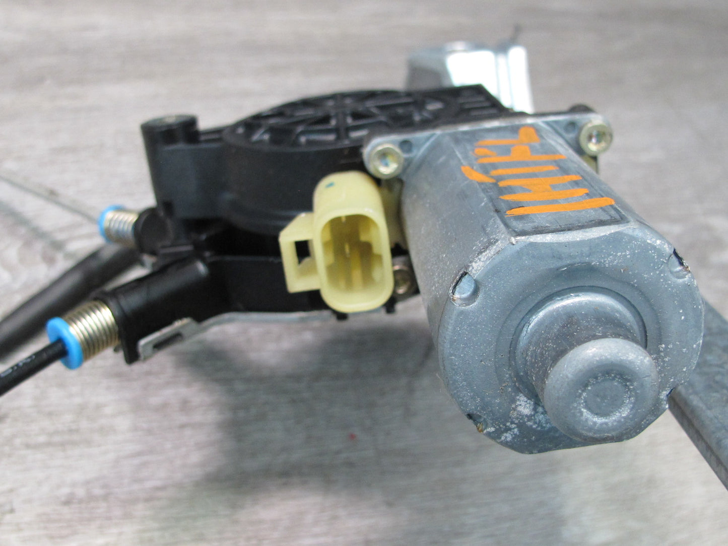 2003-2009 Hummer H2 Front Left Driver Side Window Regulator W/ Power Motor