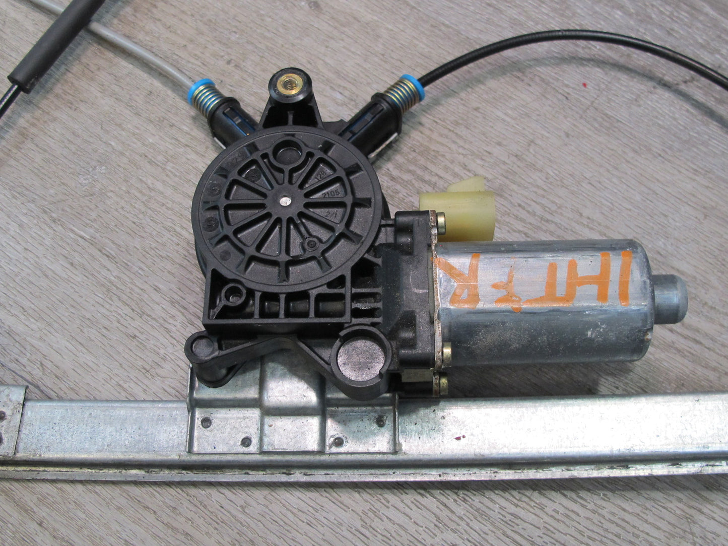 2003-2009 Hummer H2 Front Right Passenger Side Window Regulator W/ Power Motor