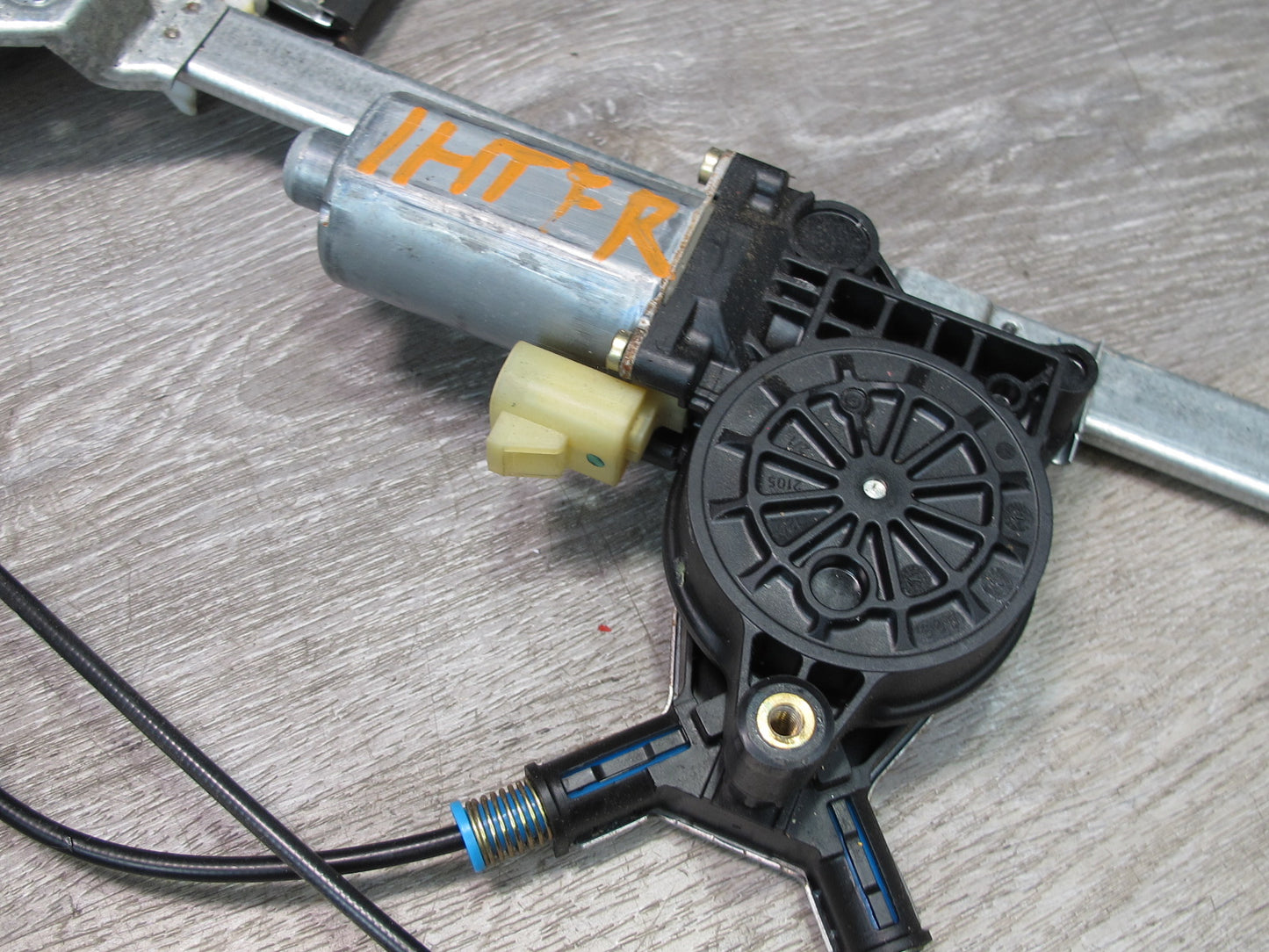 2003-2009 Hummer H2 Front Right Passenger Side Window Regulator W/ Power Motor