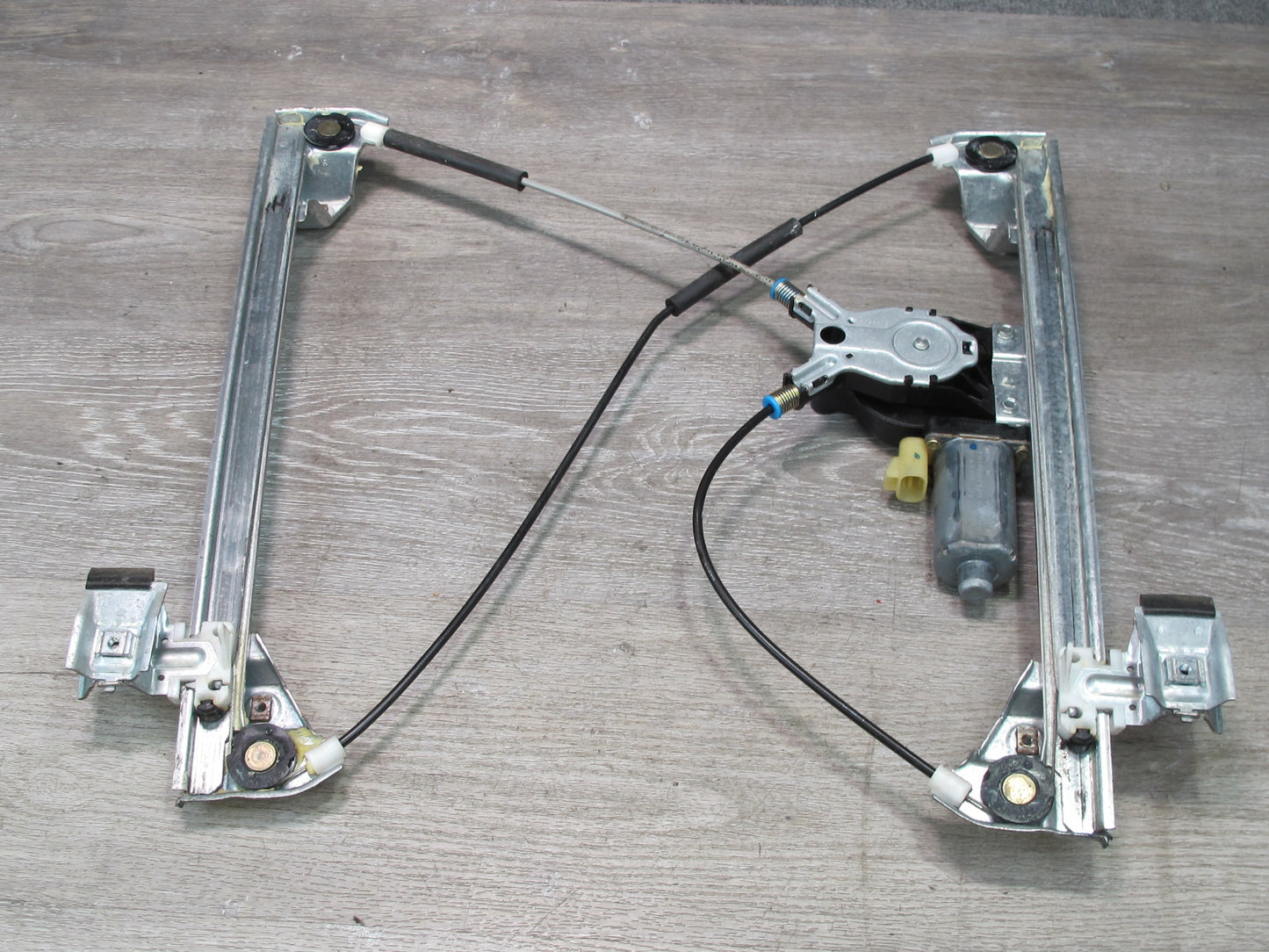 2003-2009 Hummer H2 Front Right Passenger Side Window Regulator W/ Power Motor