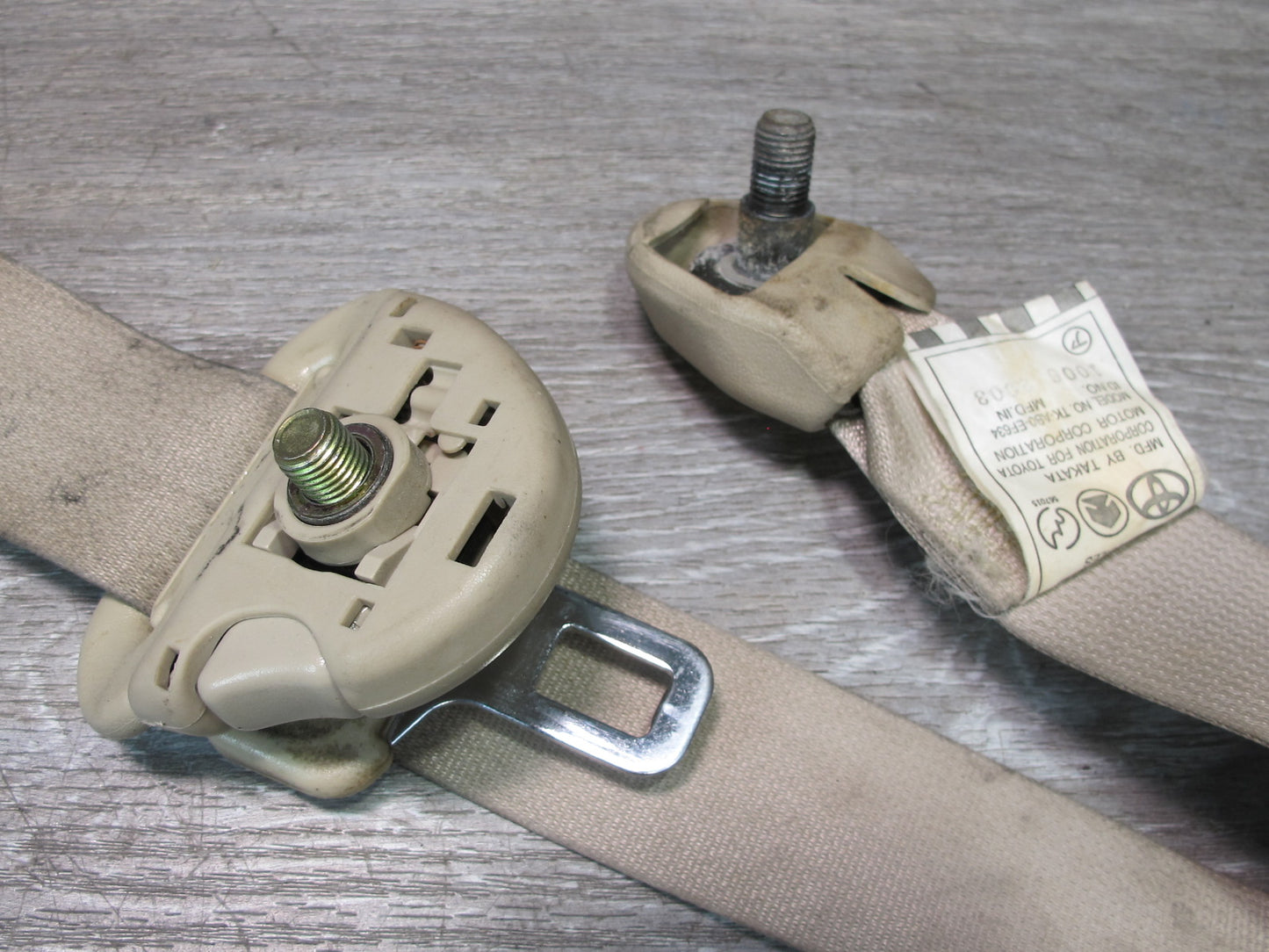 03-05 LEXUS LX470 REAR 2ND ROW RIGHT & LEFT SIDE SEATBELT RETRACTOR SET OEM