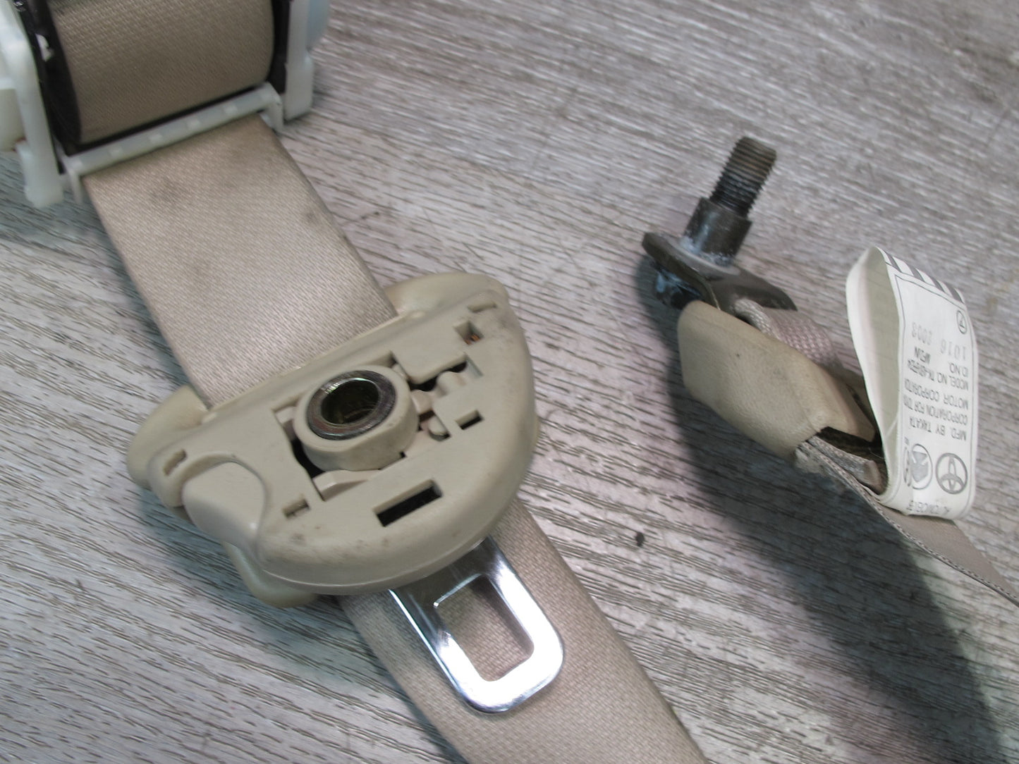 03-05 LEXUS LX470 REAR 2ND ROW RIGHT & LEFT SIDE SEATBELT RETRACTOR SET OEM