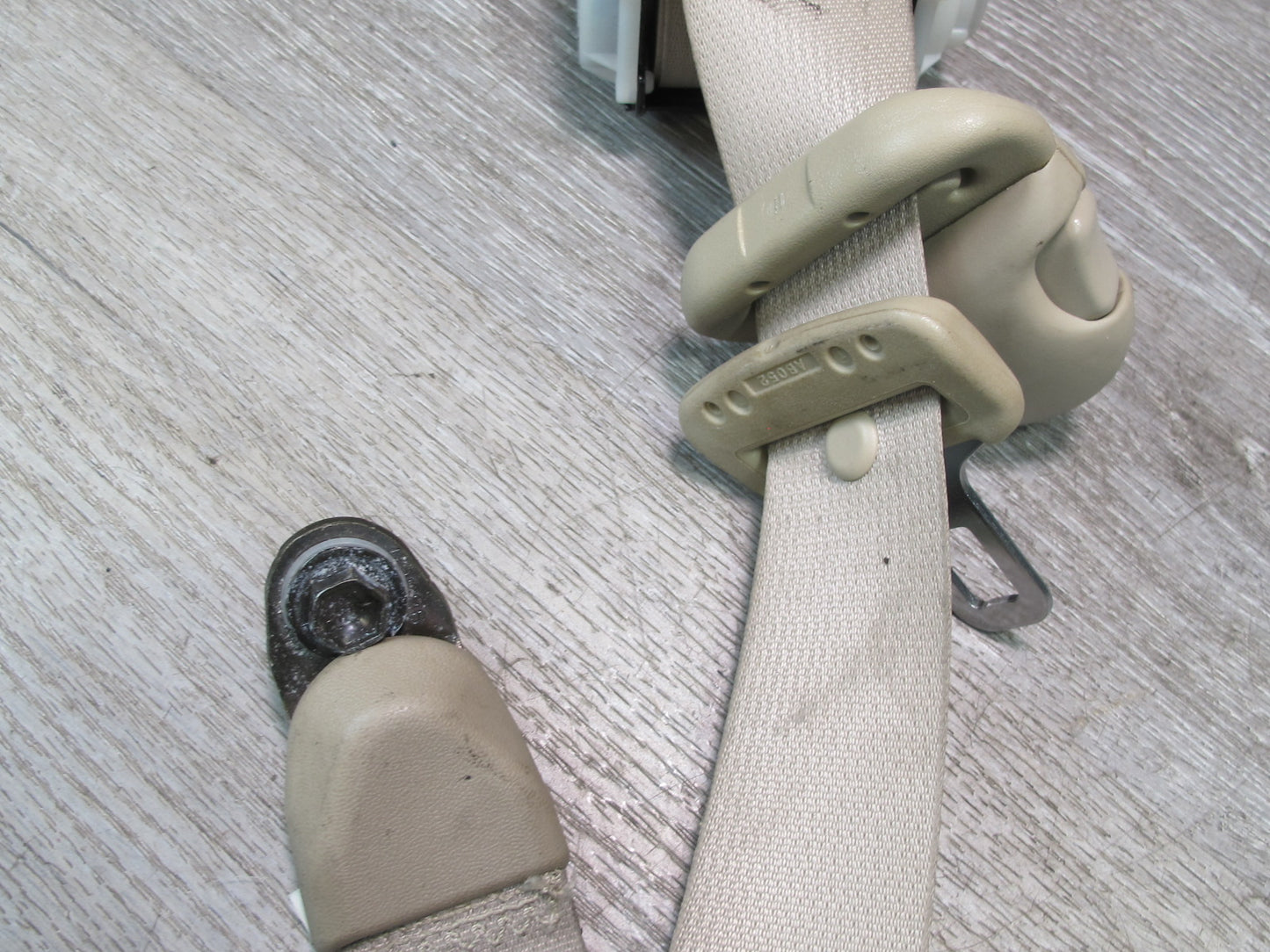 03-05 LEXUS LX470 REAR 2ND ROW RIGHT & LEFT SIDE SEATBELT RETRACTOR SET OEM