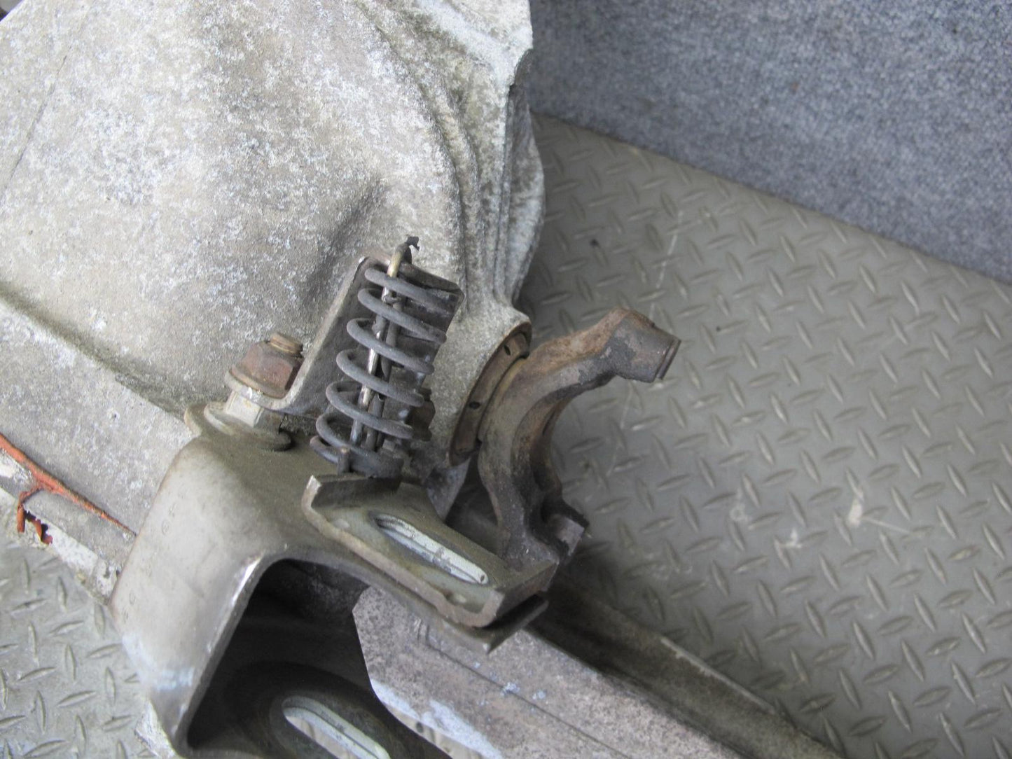 88-96 Chevrolet Corvette C4 A/T Dana 36 Rear Differential Carrier 2.59 Ratio OEM