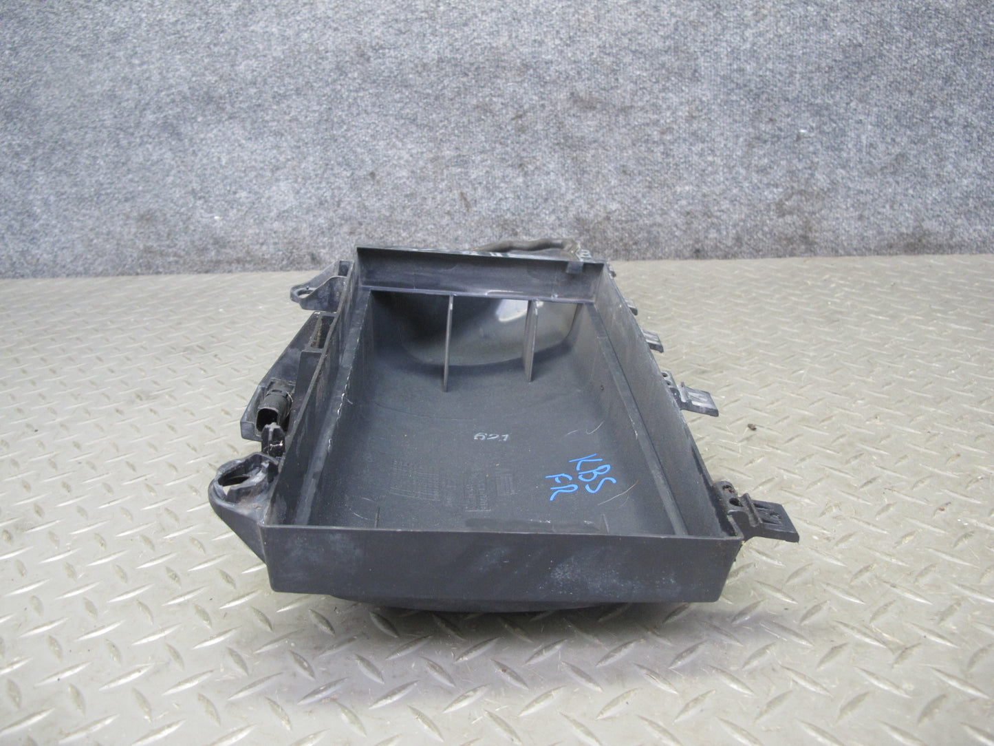 2006-2010 BMW E63 E64 Right Cabin Air Intake Filter Cover 6950936