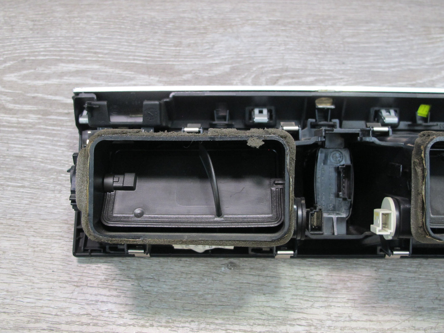 2008-2014 BMW E71 E72 X6 Dash Front Center A/C Heater Air Vent Grille Panel
