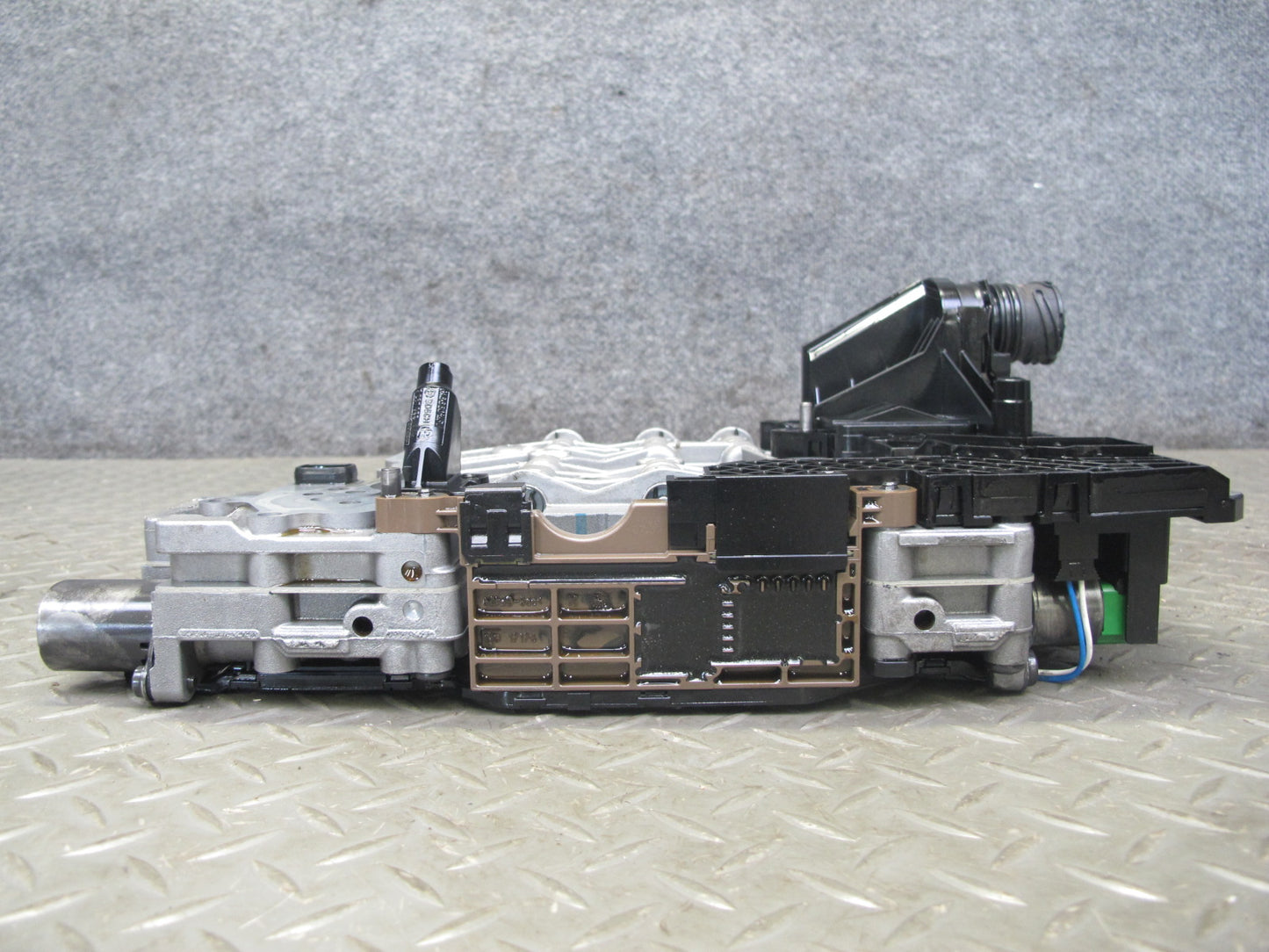 2012-2014 BMW E71 X6M 6HP-26Z Transmission Valve Body Mechatronic 1068427229